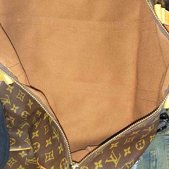 Authentic Louis Vuitton Monogram Keepall 50 - Picture 6 of 10